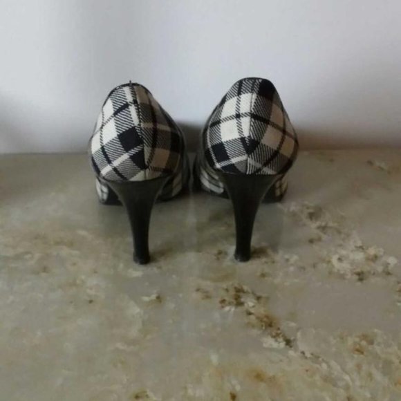 BROWNS ID 7.5 PLAID FABRIC HEELS - Picture 3 of 5